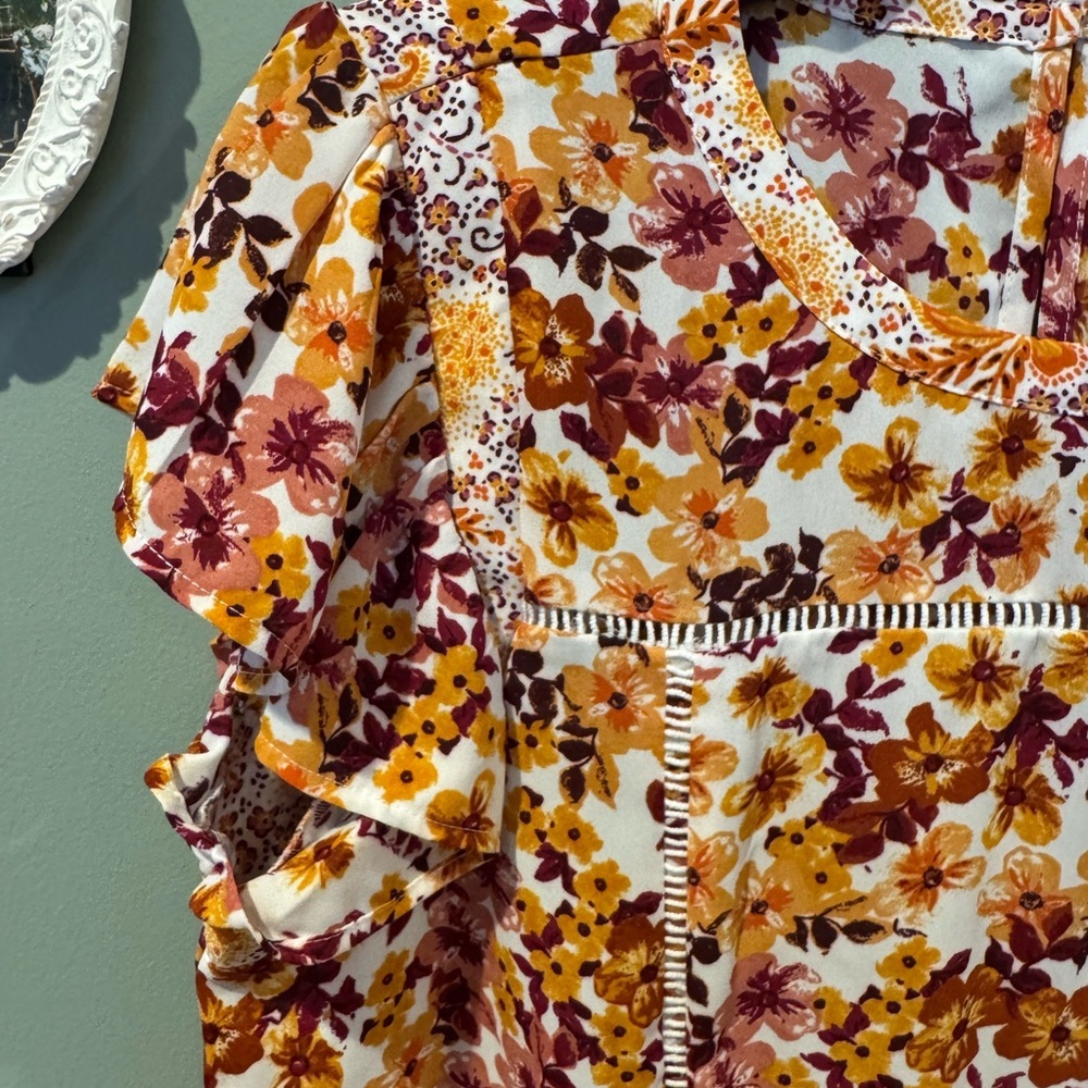 DR2 Floral Blouse with Lace Detail - Picture 5 of 13
